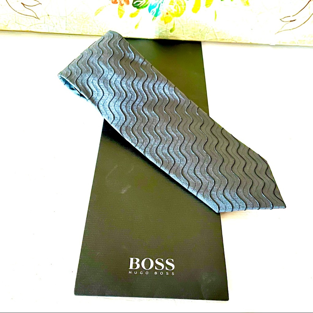 New Hugo Boss Men’s Necktie